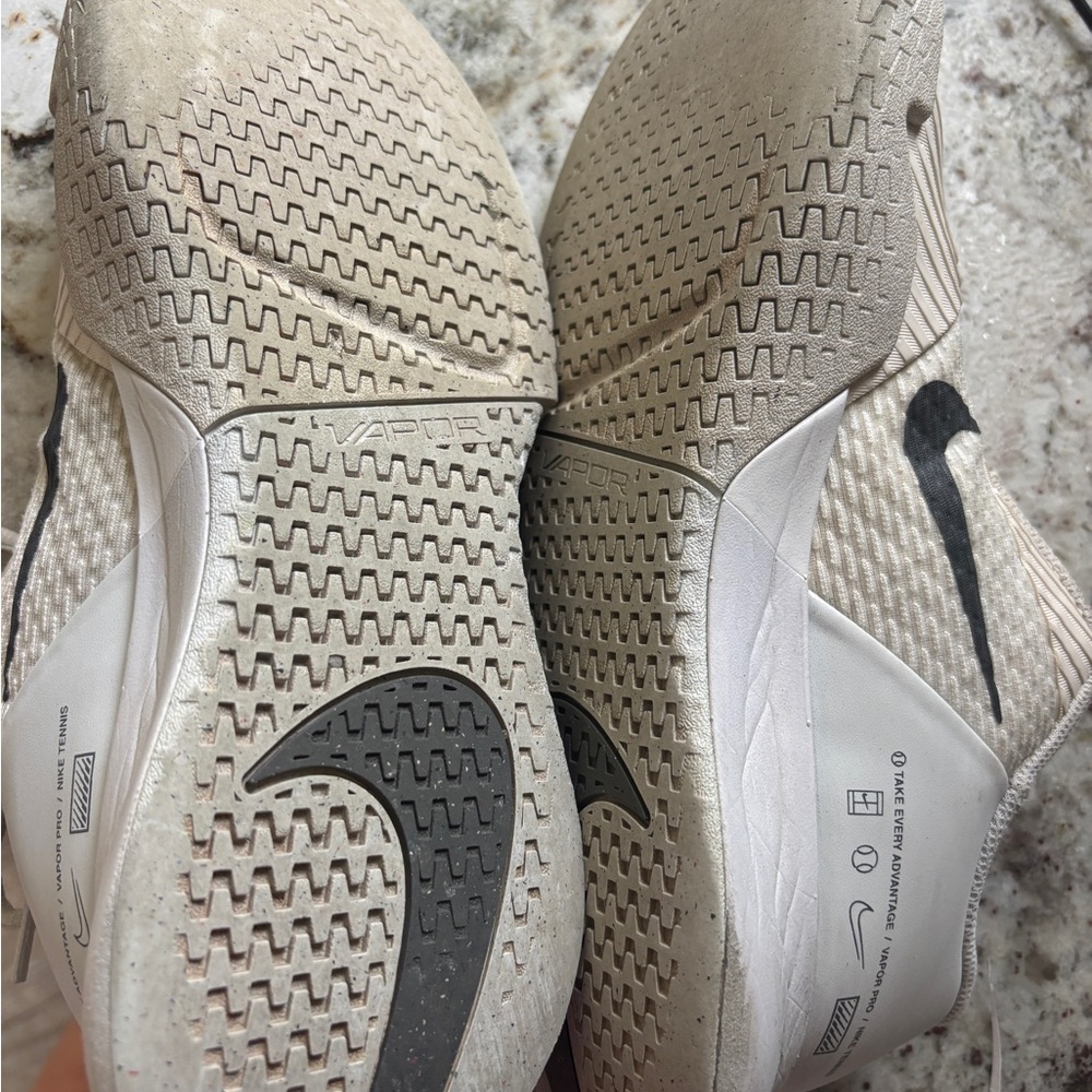 Nikecourt air zoom vapor pro White Athletic court Shoes with Black Accents - Picture 3 of 3